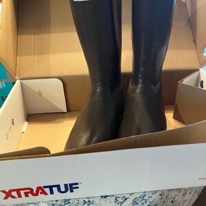 New never worn size 9 Men’s 15” tall insulated neoprene XTRATUF Boots